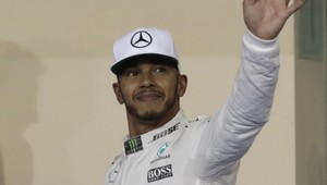 Hamilton víťazom kvalifikácie v Abú Zabí pred Rosbergom