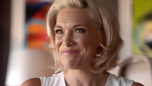 Matka roka! Hviezdna herečka si vzala na červený koberec TÚTO kabelku od 9-ročnej dcérky!