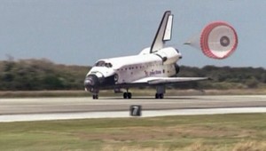 VIDEO: Raketoplán Discovery sa vrátil z poslednej misie
