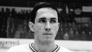 Vo veku 85 rokov zomrel legendárny český hokejista Josef Černý