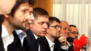 Fico predstavil vládu, stále mu chýba jedno meno
