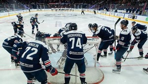 Počet nakazených v KHL prekonal dve stovky, nič sa neruší