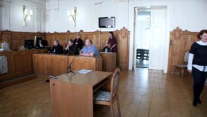 Chirurg sa priznal k ôsmim prípadom, kedy bral úplatok. Súd rozhodol o jeho treste