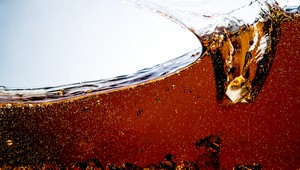 Aj tohto sme sa dožili: Coca Cola začne po 130 rokoch vyrábať vlastný alkoholický nápoj