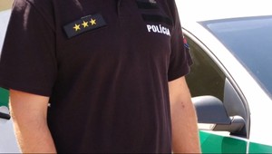 Zlodej (28) chcel preplávať Váh. Zachraňovať ho musel policajt