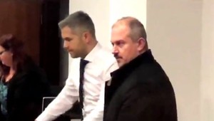 Súd s Marianom Kotlebom odročili.  Za šek na sumu 1488 mu hrozí tvrdý trest