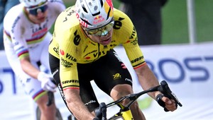 POGAČAR našiel premožiteľa. VAN AERT kráľom Paríž - Roubaix