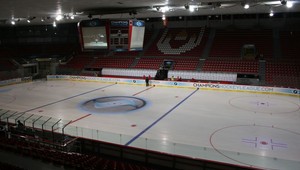 Belasých povzbudí početná skupina fanúšikov