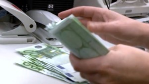 Nízke úroky a dostupné hypotéky sa podpísali pod vysoké ceny nehnuteľností. Odborníci sa boja realitnej bubliny