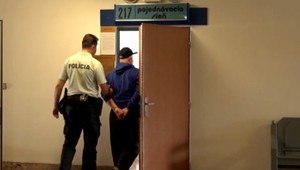 Mladíka obvineného z drogovej trestnej činnosti nevzali do väzby