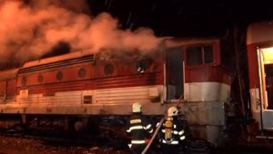 Hustý dym sa valil z vlaku. Hasiči zasahovali pri požiari