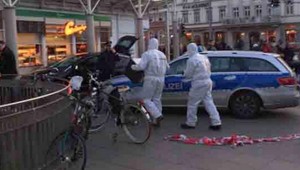 Muž vpálil s autom do davu ľudí, jeden zo zranených zomrel