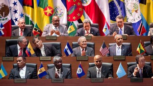 Začal sa celoamerický summit. Obama si potriasol rukou s Castrom