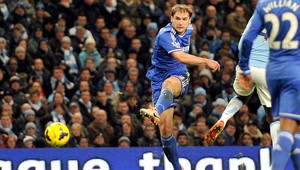 Chelsea zdolala gólom Ivanoviča ManCity, lídrom Arsenal