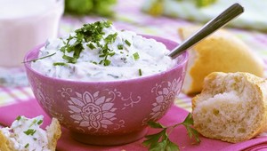 Vedci skúmajú, ako vyrábať bezpečnejšie bryndzu