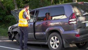 Vodič terénneho auta nabúral do autobusu