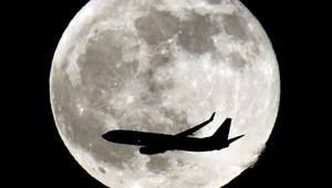 AUTENTICKÉ VIDEO: Na Mesiaci nastala explózia, narazil do neho asteroid