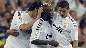 Real v ouvertúre zdolal La Coruňu 3:2, úvodný výkop mal Jamajčan Bolt