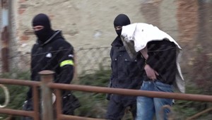 Protidrogová akcia NAKA. Kukláči zadržali štyri osoby