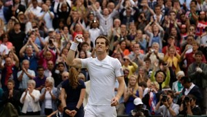 Wimbledon: Murray vstal z popola, zahrá si semifinále