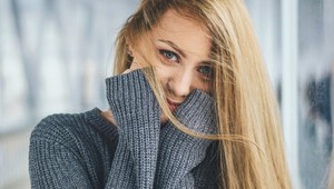 Obrovský módny HIT jesene je tu: Tento sveter si obľúbili celebrity aj módne maniačky!