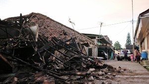 Necelé dva týždne po zemetrasení Indonéziu zasiahlo ďalšie