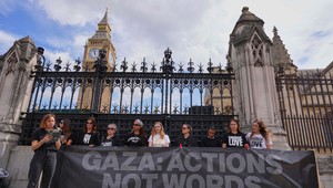 Známe osobnosti čítali mená všetkých detí, ktoré zahynuli v Gaze. Trvalo im to 18 hodín