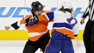 Keď kosti praštia! White tvrdým úderom zlomil Martinovi nos