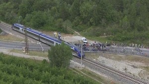 Jazdcom v úniku na TdF pomohol vlak, zastavil pelotón