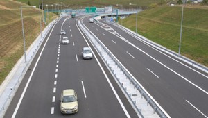 Na úsekoch D1 v Bratislave sa bude jazdiť v troch pruhoch