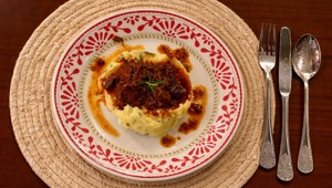 Hovädzie ragú s pučenými zemiakmi