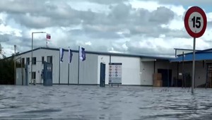 Výrobný závod v Tornali sa opäť ocitol pod vodou. Zasadal krízový štáb