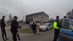 Európsky zatýkací rozkaz nezabránil mužovi v rýchlej jazde a drogám za volantom