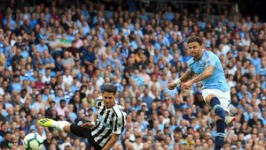 Walker vyzýval fanúšikov k zodpovednosti, doma si užíval s dvomi ženami