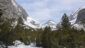 Posledný víkend pred jarnou uzáverou v Tatrách prial turistom aj skialpinistom