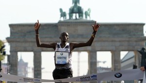 Kimettov svetový rekord na maratóne v Berlíne