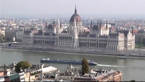 Viac ako tisícku ľudí v Budapešti museli evakuovať. V časti mesta našli 250 kilovú bombu