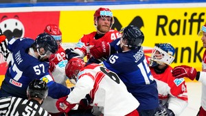 Fínsko vďaka trom bodom verí v štvrťfinále. Dánsko cestuje domov