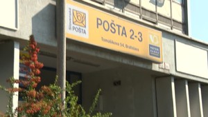 Obyvateľom bytoviek prestali doručovať poštu. Pošta argumentuje tým, že nemajú menovky