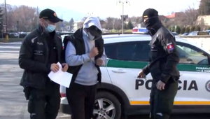 Násilník sa vyhrážal likvidáciou partnerke a dvom deťom. Tyran neprestal ani potom, čo otehotnela