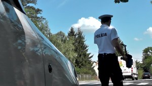 Mobil za volantom je takmer rovnako nebezpečný ako alkohol. Polícia začína s prísnymi kontrolami
