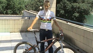 Zašívaný Rambo Sagan opäť špurtoval v prvej päťke