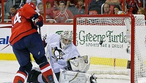 Ovečkin i Crosby s hetrikmi, Washington vedie 2:0