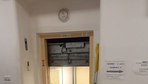 Dramatický večer v nemocnici: Spadol výťah s 13 ľuďmi