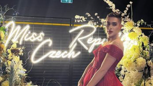 Česko má novú Miss! Ohromila najmä táto kráska, či skôr krásavec v róbe..?