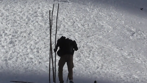 VIDEO: Tyče v Tatrách pomáhajú orientácii, turisti ich však demolujú