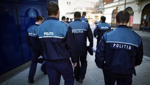 Do autobusovej zastávky vrazilo auto. Zahynuli dve osoby, ďalšie štyri sú zranené