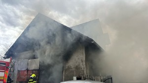 Plamene zachvátili dielňu aj rodinný dom na východe Slovenska