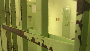 Väzňovi dovolili, aby mohol byť s manželkou v cele lásky. Našli ju tam mŕtvu