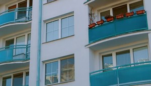 Takmer polovica mladých Slovákov býva u svojich rodičov